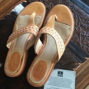 Frye Aliartisnal Thong 8.5 M leather